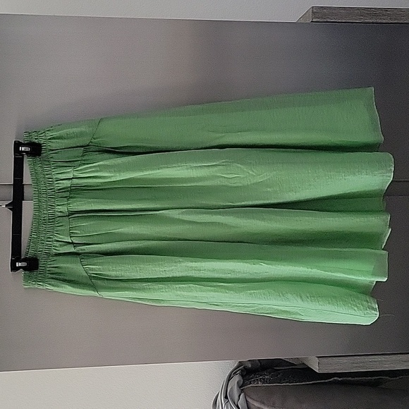 VINCE NWT Smocked Waist Pull On Skirt in Sprout - Picture 10 of 10